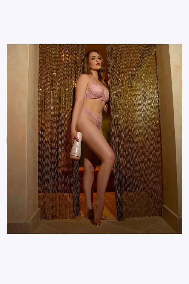 Fleshlight Vibrators MIA MALKOVA Vulva Masturbador